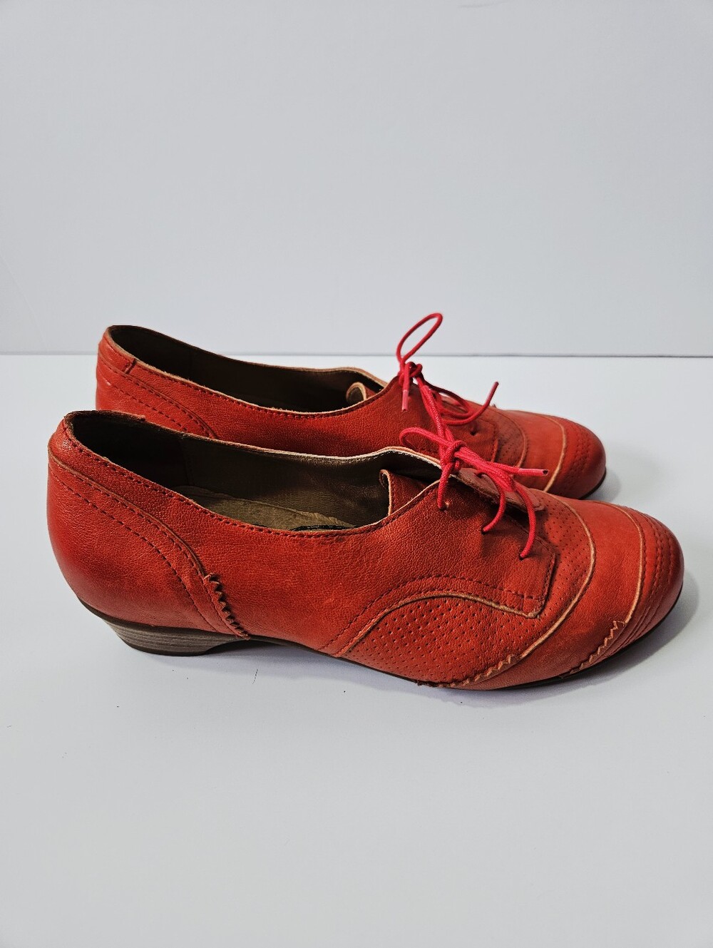 Brako Red Leather Loafers Size 38 US 7.5 Lace Up Shoes Artsy Flats
